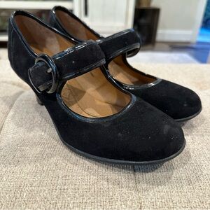 ⭐️ Softshoe By Medicus Katie Black Patent Leather trim Mary Janes Heels Sz  7.5